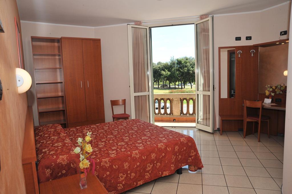 Hotel Stazione Ливорно Номер фото